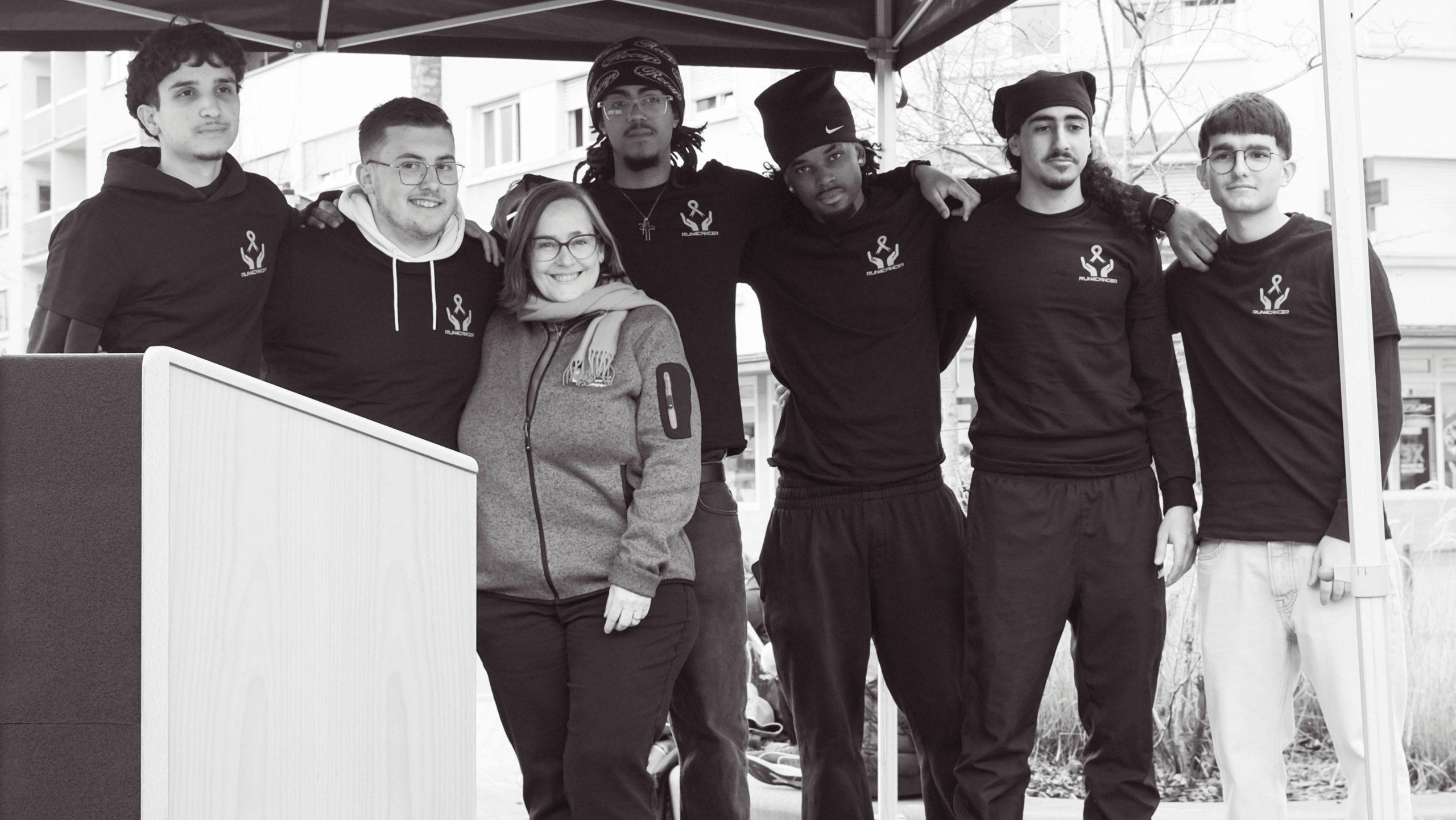 The students who organised Run4Cancer 2024 together with an ALGSO member