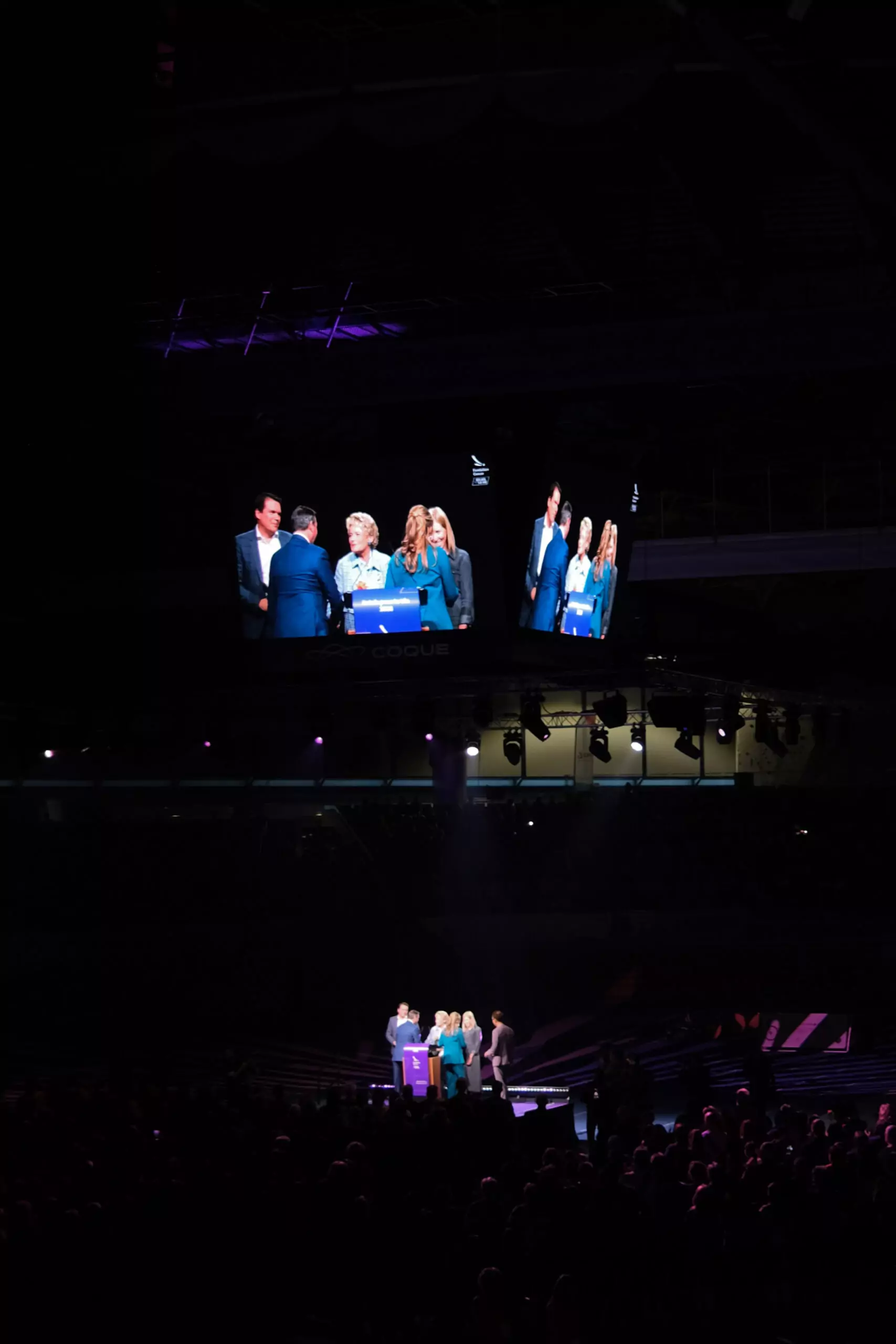 The speakers at the Relais pour la Vie 2026 receiving roses from the Grand-Duke and Grand-Dutchess of Luxembourg.