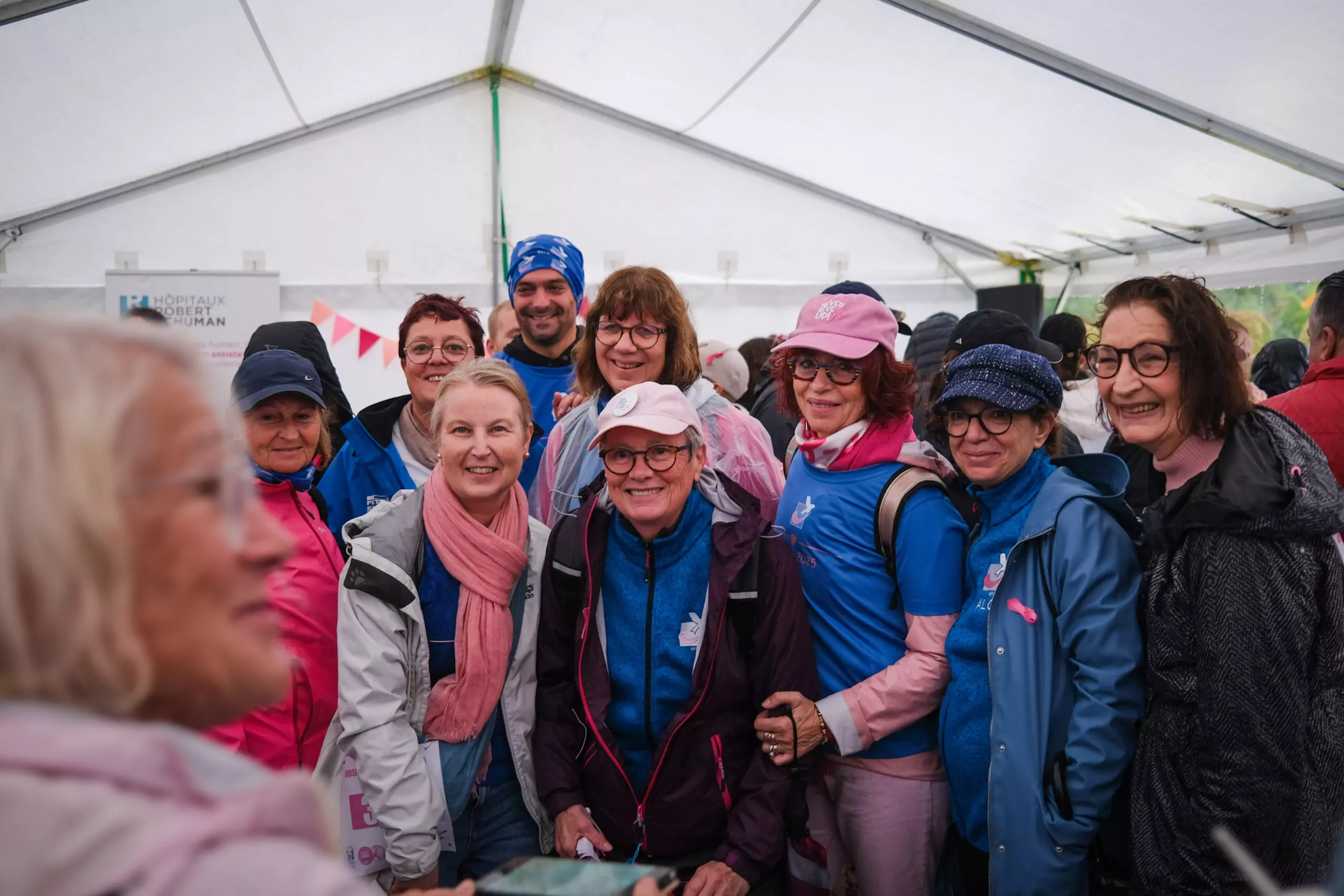 A sea of pink ALGSO members at the Broschtkriibslaf in the Parc de Hesperange.